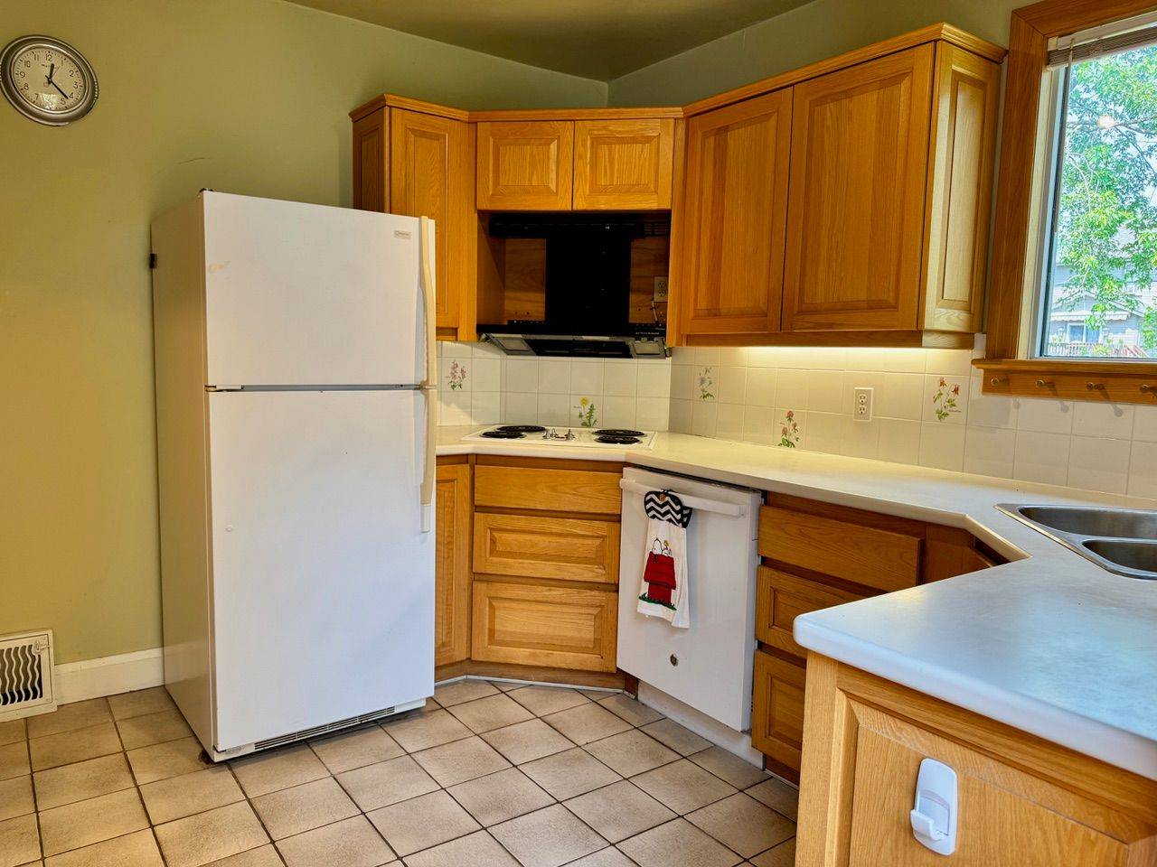 Peterborough East, ON K9H 1H8,232 Munroe AVE