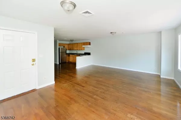 12 Amity St, Paterson City, NJ 07522