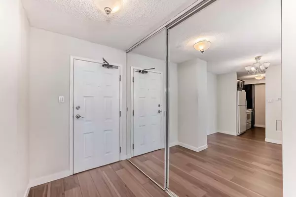 Calgary, AB T2R 0N7,924 14 AVE SW #1602