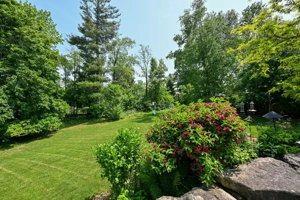 Hamilton, ON L0R 2H0,140 Wellington ST