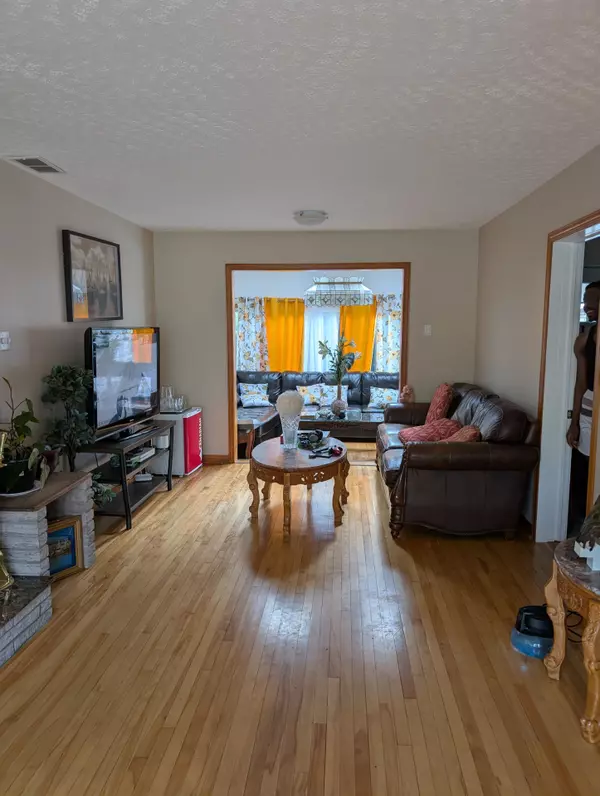 Overbrook - Castleheights And Area, ON K1K 1M2,393 Donald ST