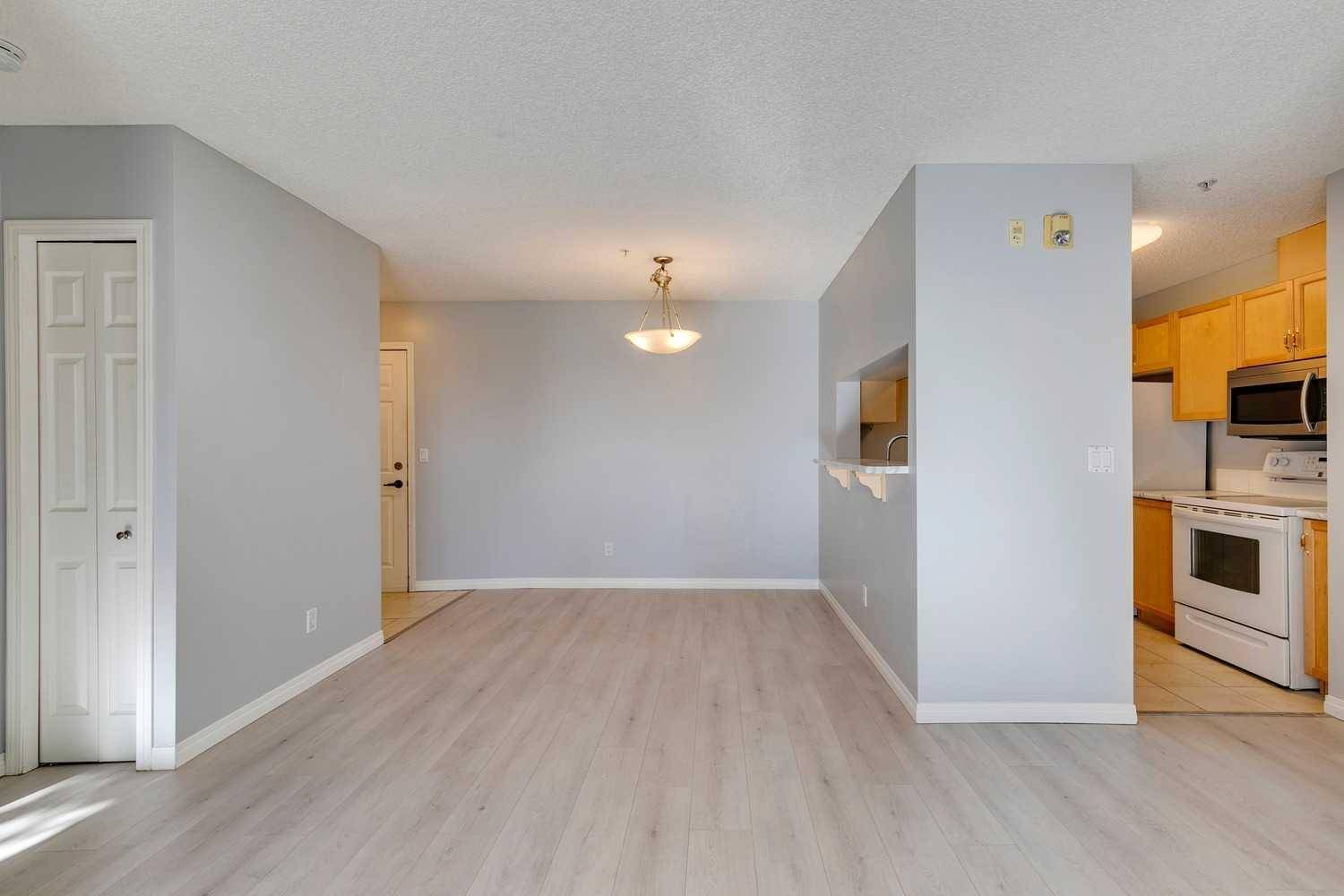 Calgary, AB T2J 7H1,2022 Canyon Meadows DR SE #119