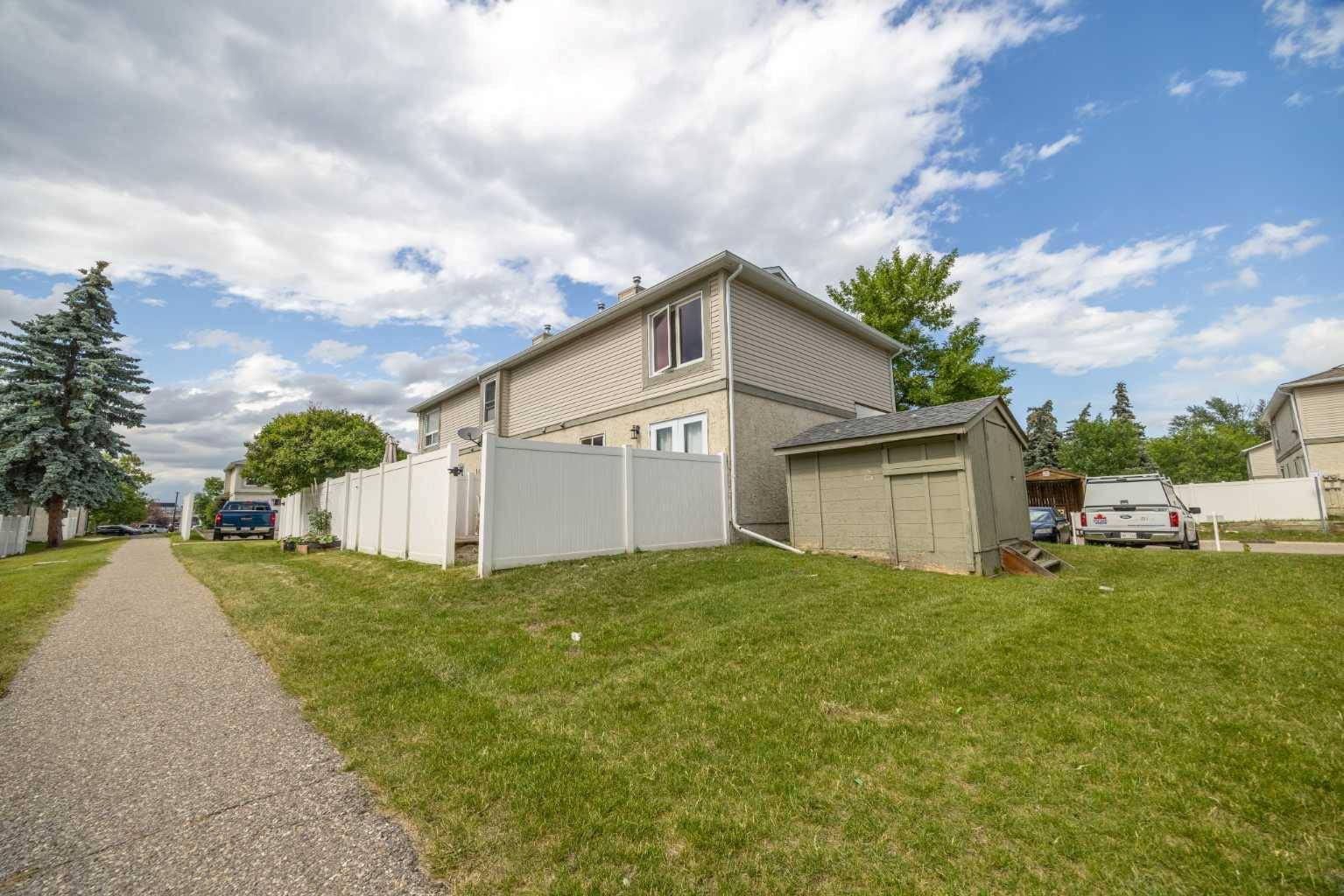 Calgary, AB T2J 6M8,105 Deer Ridge LN SE