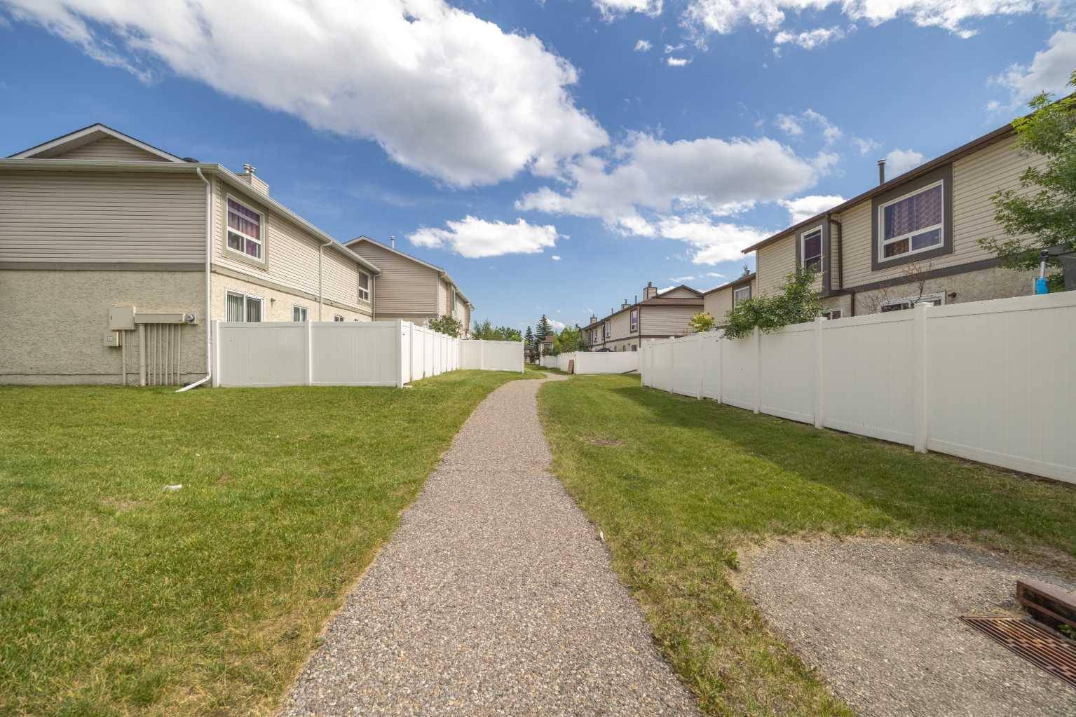 Calgary, AB T2J 6M8,105 Deer Ridge LN SE