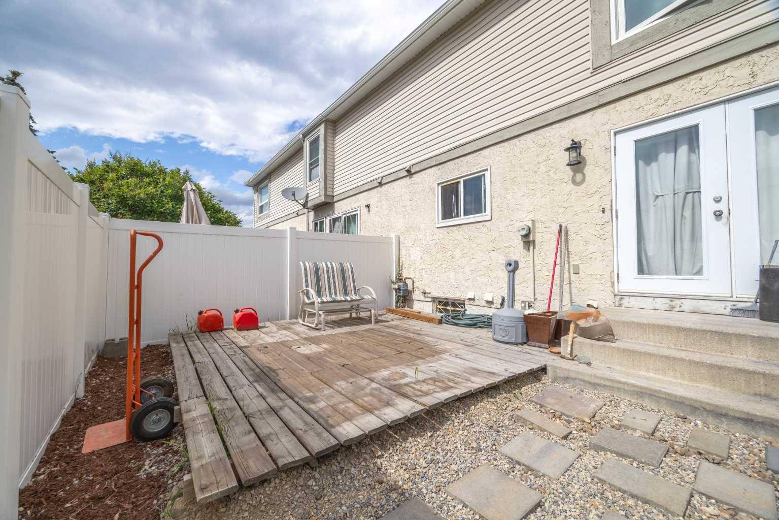 Calgary, AB T2J 6M8,105 Deer Ridge LN Southeast