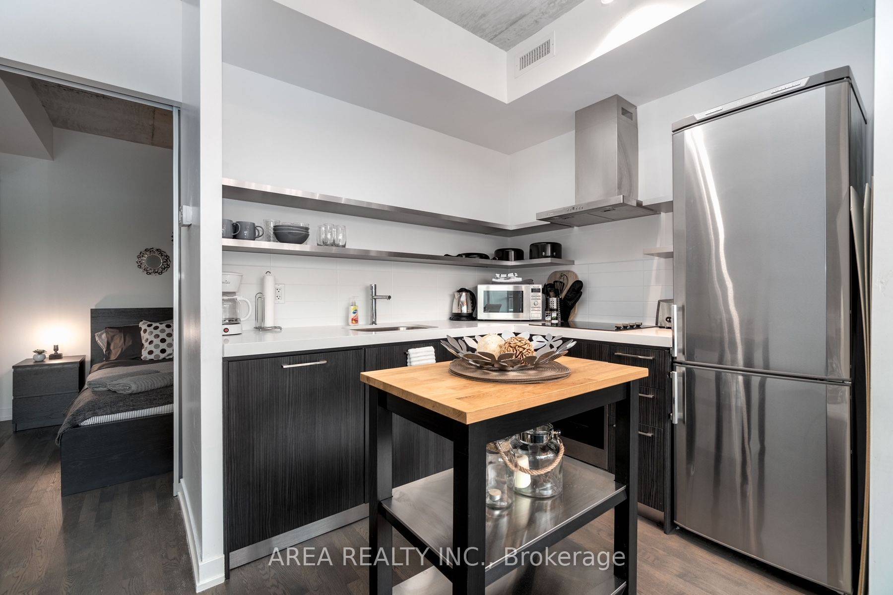 Toronto C01, ON M5V 1T1,461 adelaide ST W #334