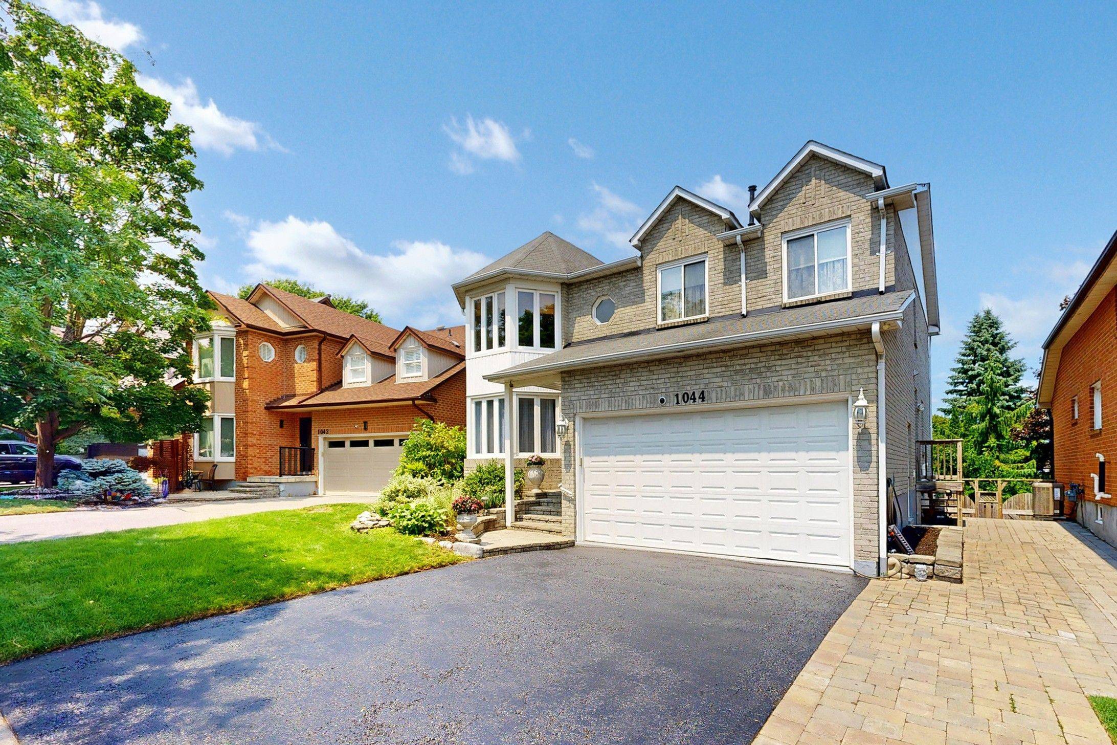Pickering, ON L1V 5X6,1044 Rambleberry AVE
