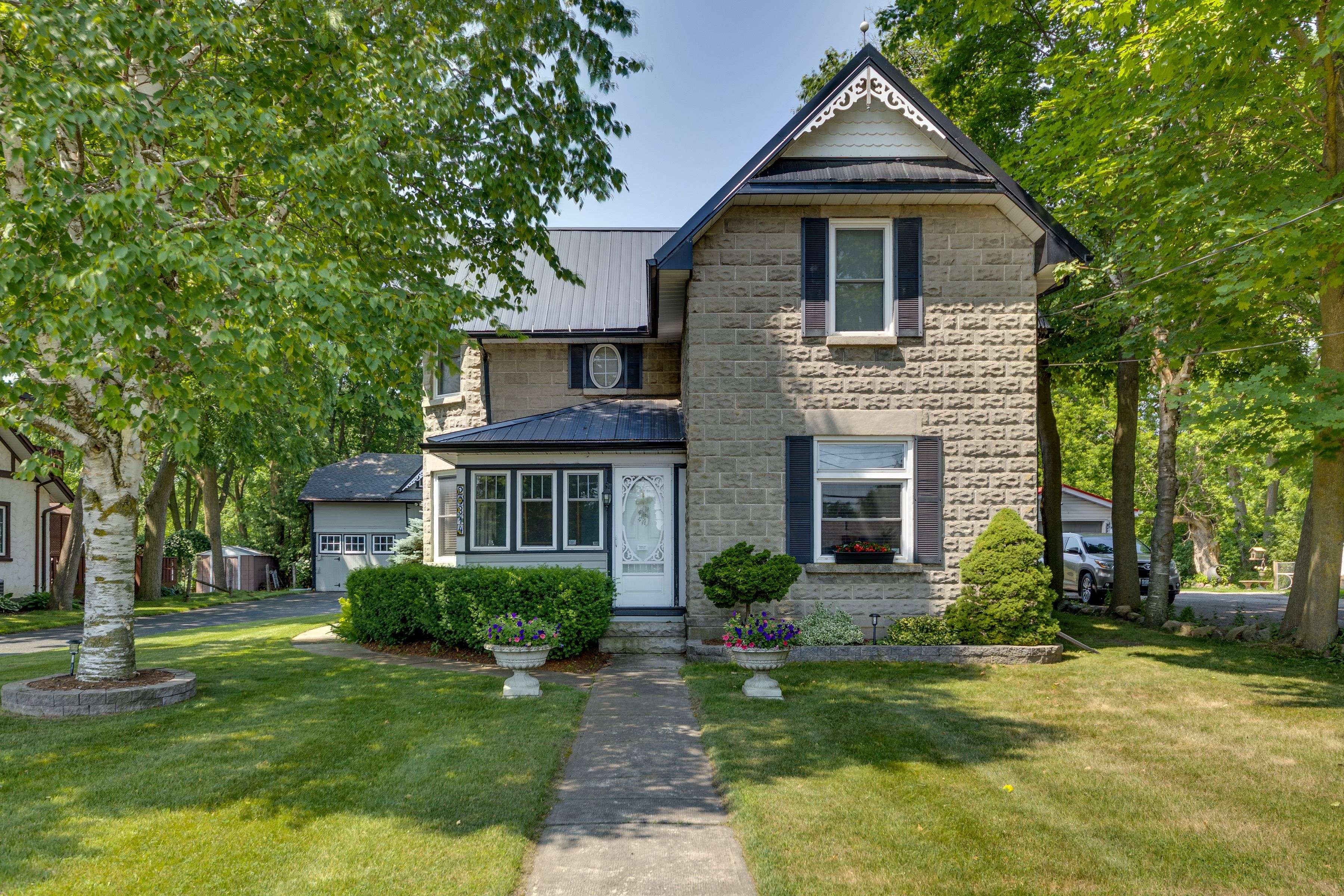 East Gwillimbury, ON L0G 1R0,20314 Leslie ST