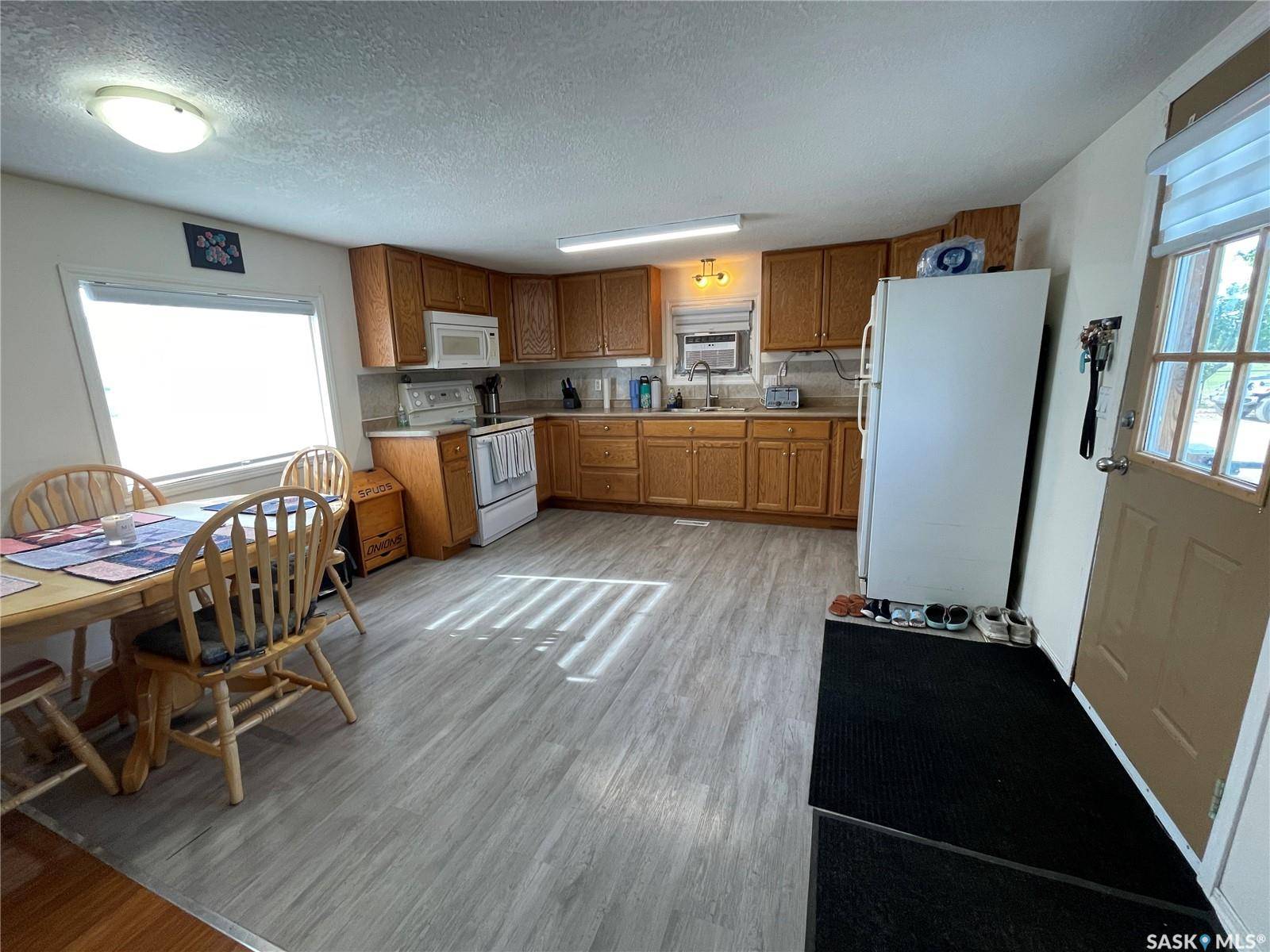 Kindersley, SK S0L 1S1,12 Golfview CRESCENT
