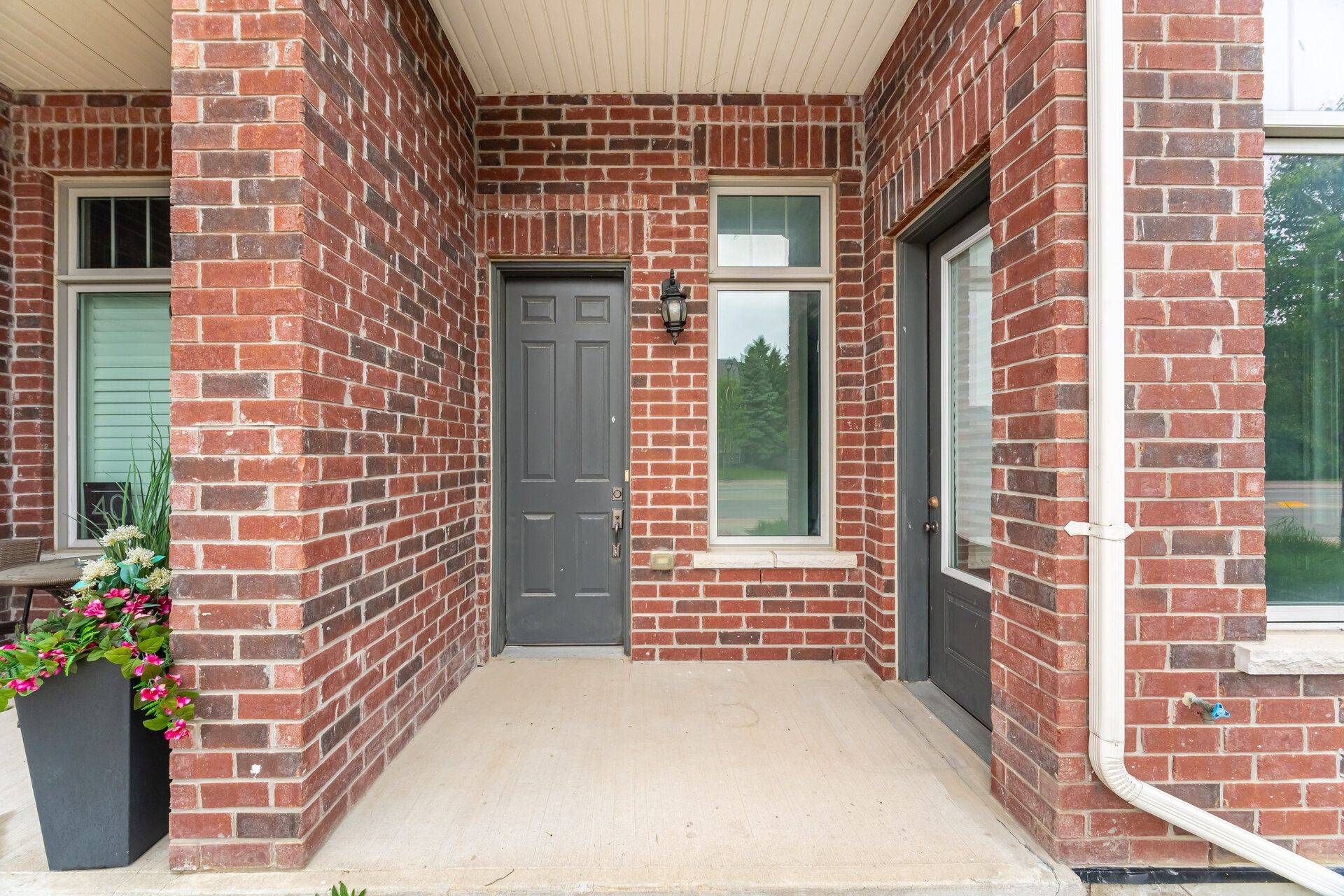 Caledon, ON L7C 3W9,42 McCardy CT N