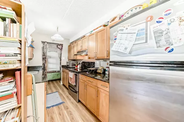 Calgary, AB T2N1T7,315 9A ST NW #201