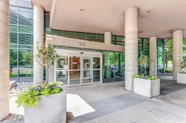 Toronto C01, ON M5V 4A2,215 Fort York BLVD #1011