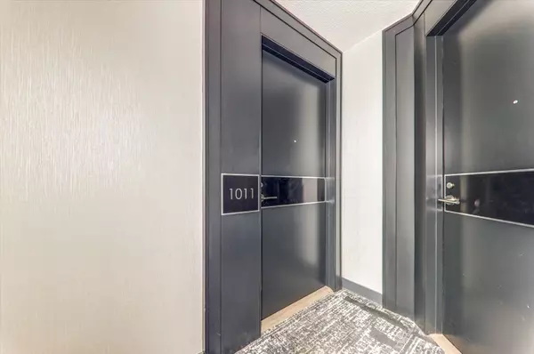 Toronto C01, ON M5V 4A2,215 Fort York BLVD #1011