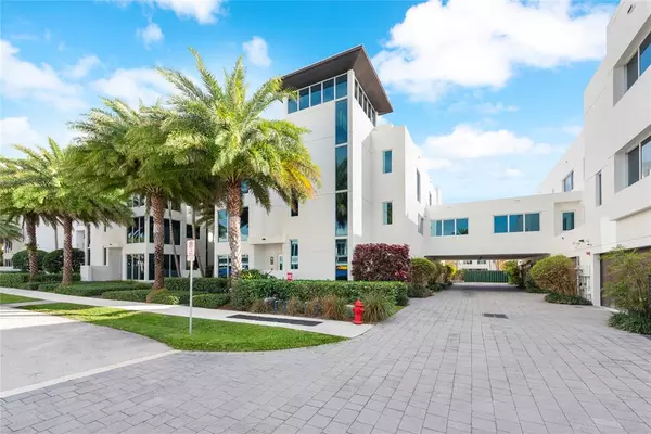 Lauderdale By The Sea, FL 33308,246 Shore Ct #246