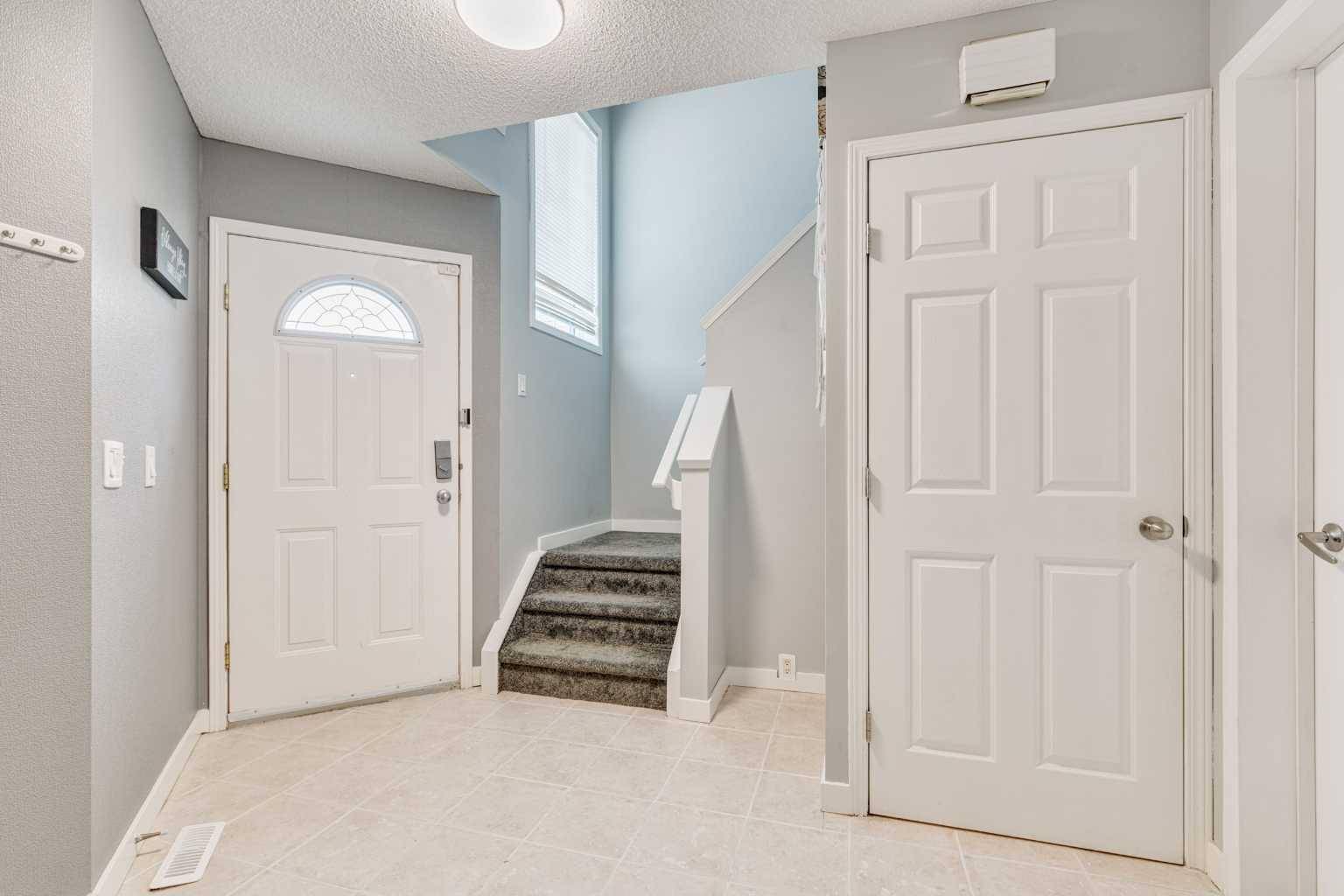 Calgary, AB T3L 2H1,150 Tuscarora WAY NW