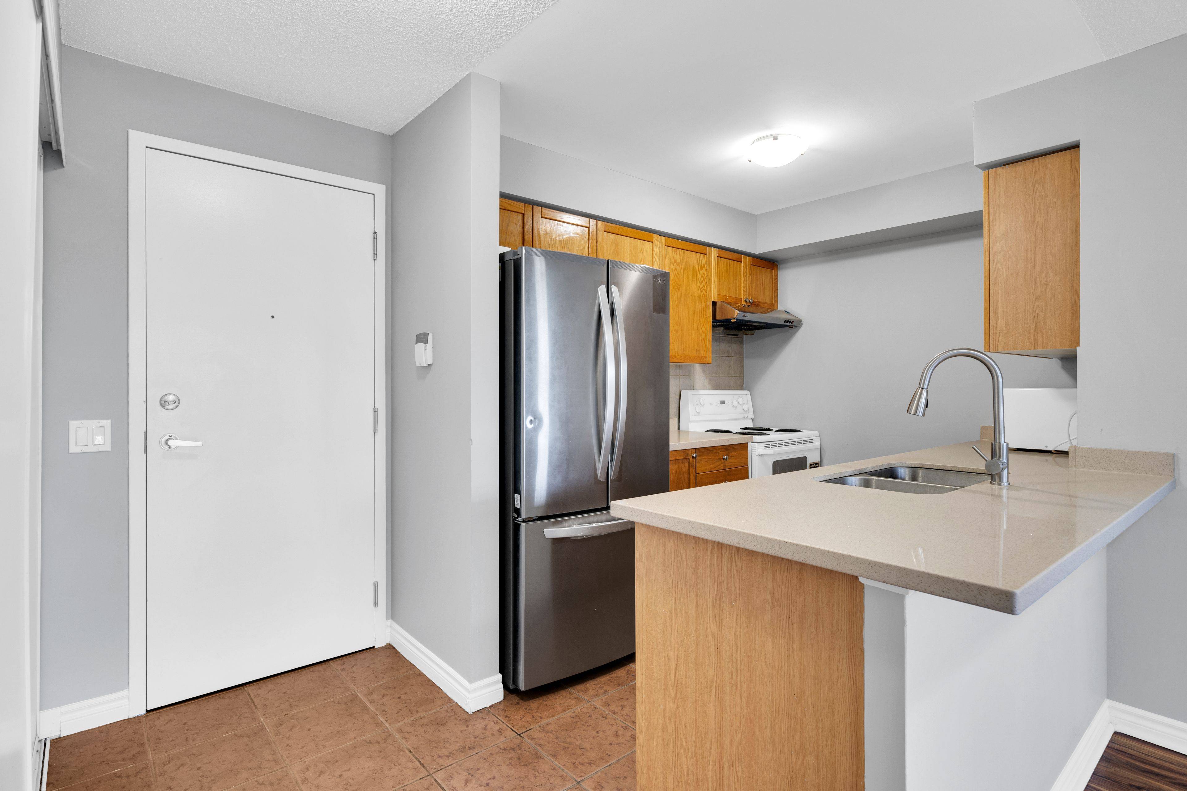 Mississauga, ON L5R 4G9,55 Strathaven DR #201
