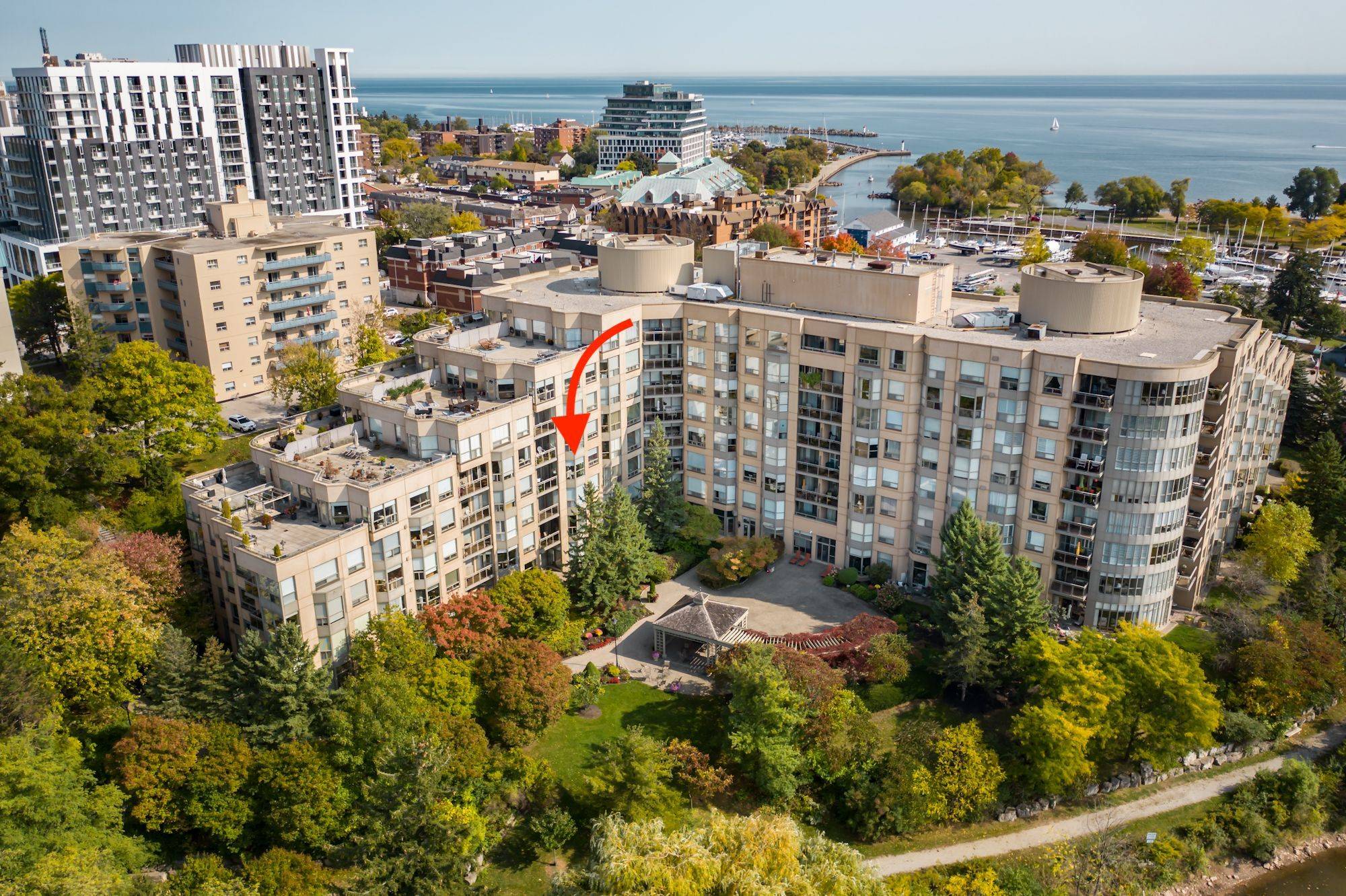 Oakville, ON L6L 6L9,2511 Lakeshore RD W #402