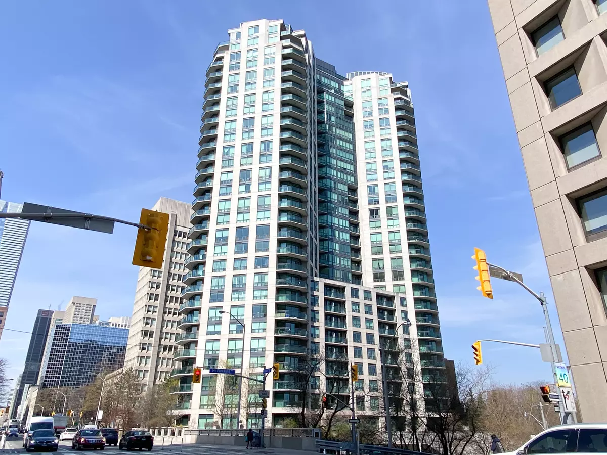 Toronto C09, ON M4W 3Y2,300 Bloor ST #903