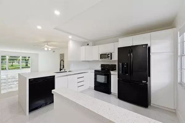 Coconut Creek, FL 33066,2202 Lucaya Bnd #M1