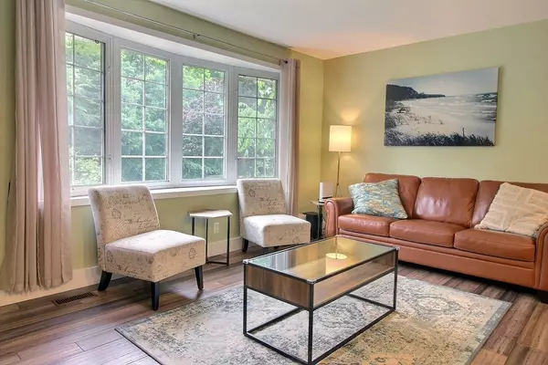 Quinte West, ON K8V 5L6,13 Parkside DR