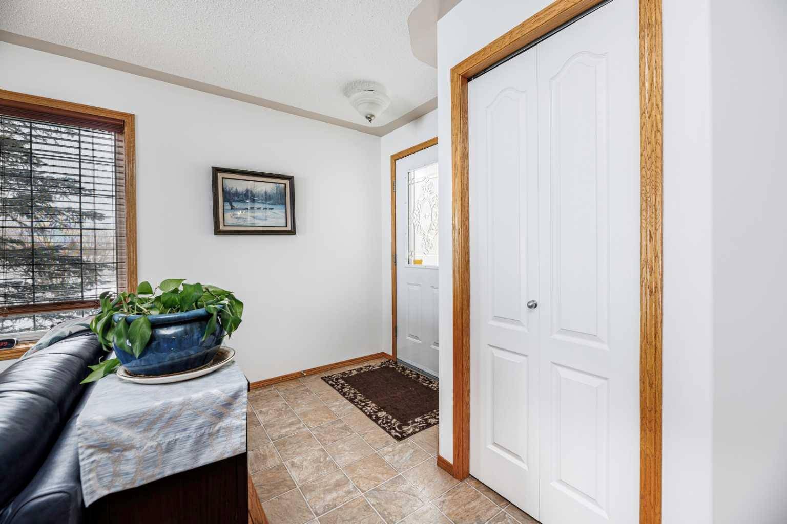 Red Deer, AB T4R 2Z5,32 Daines AVE #28A