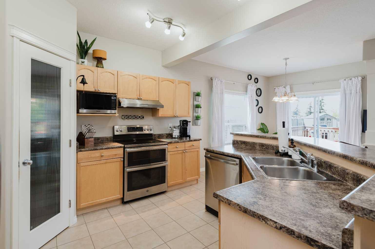 Grande Prairie, AB T8X 1T3,9910 90A ST