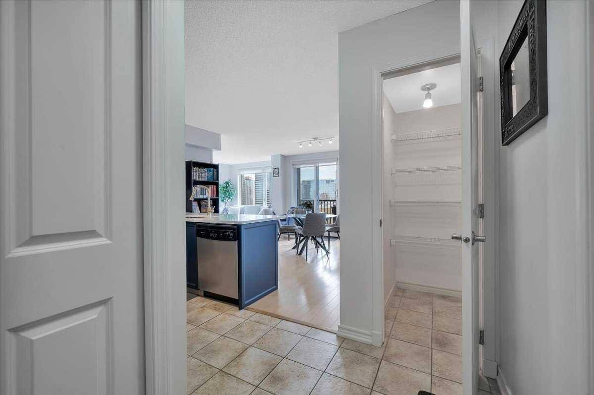 Edmonton, AB T5J 1A7,10180 104 ST #1707