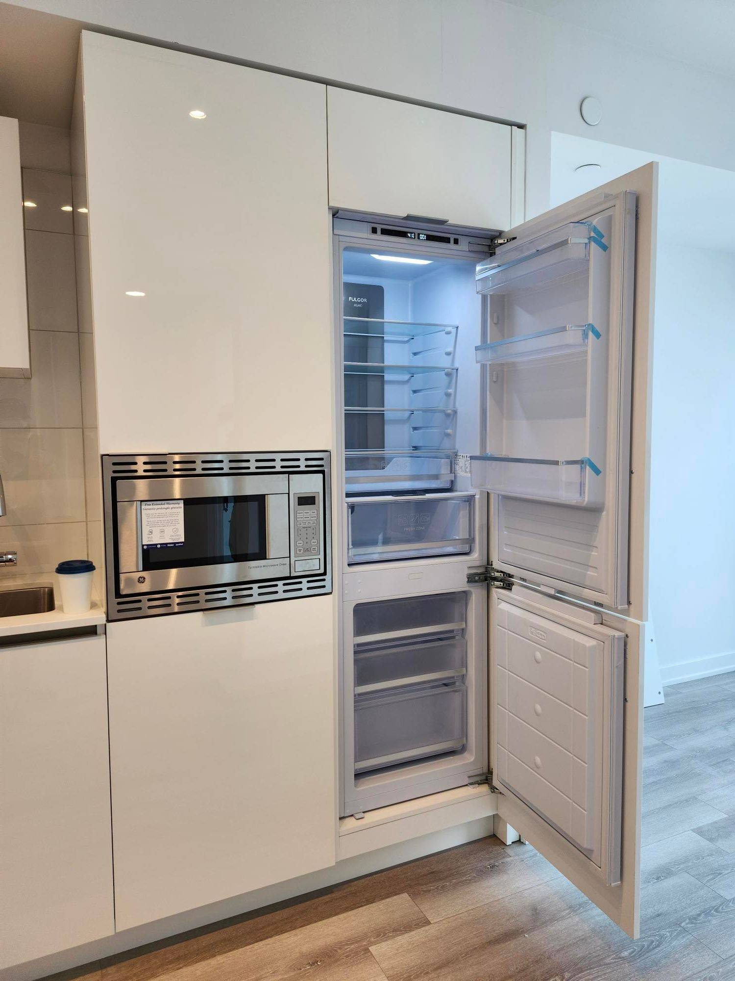 Toronto C01, ON M5T 0E2,238 Simcoe ST #1602