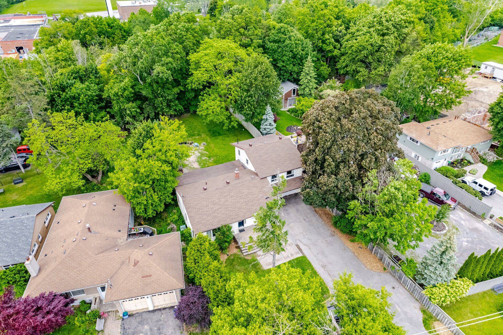 Oshawa, ON L1H 1H9,1194 King ST E