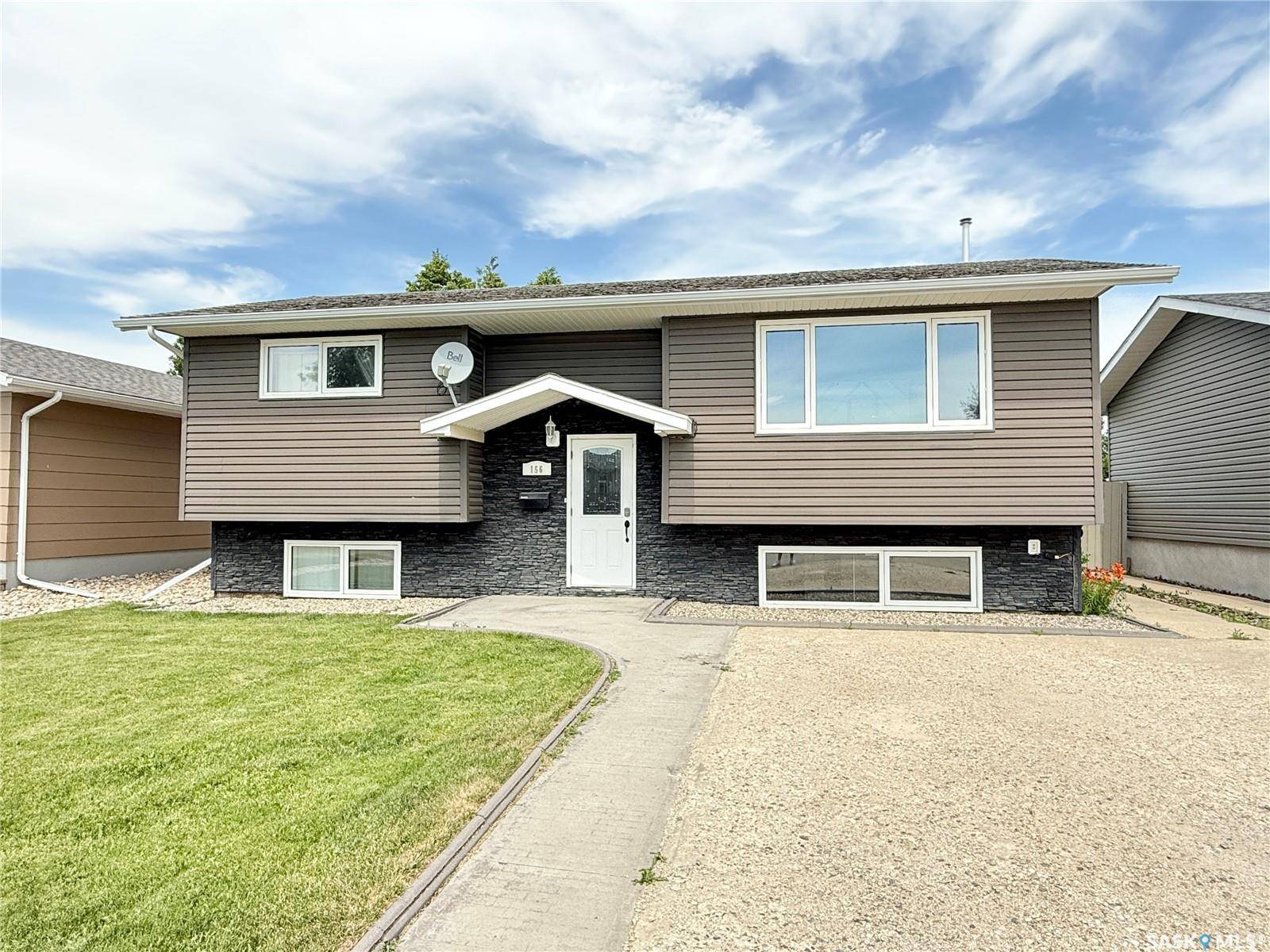 156 Montgomery CRESCENT, Weyburn, SK S4H 2X7