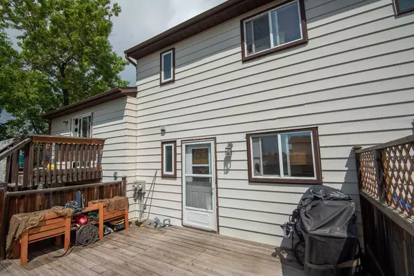 Red Deer, AB T4R 1W6,70 Mcblane Close