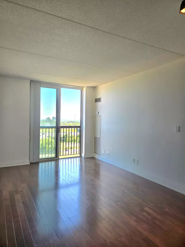 Toronto W05, ON M3M 2E9,2737 Keele ST #710