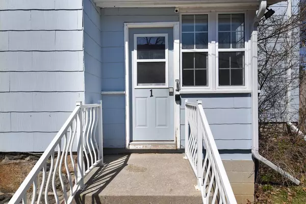 Kawartha Lakes, ON K0M 1N0,18 Oak ST #1