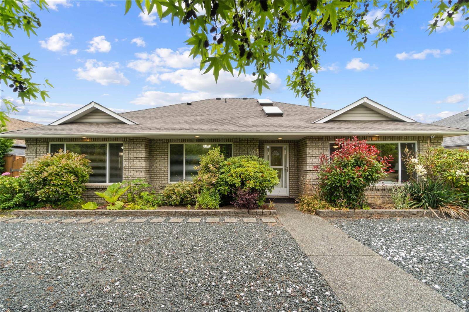 Parksville, BC V9P 2V8,709 Humphrey Rd