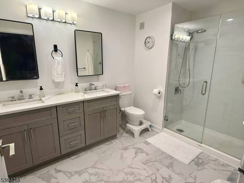 Rahway City, NJ 07065,1 Carriage City Plz #1504
