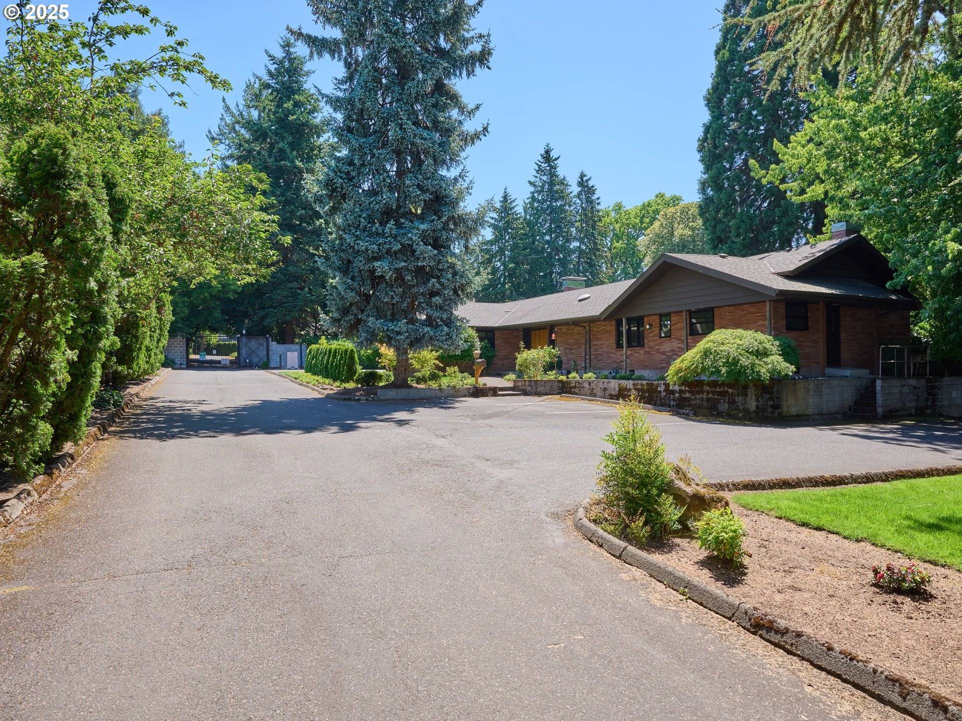Portland, OR 97202,790 SE WEBBER ST #401