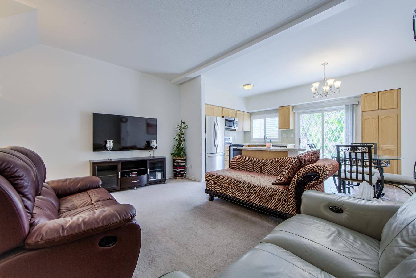 Toronto C13, ON M4A 2Y3,48 Tisdale AVE