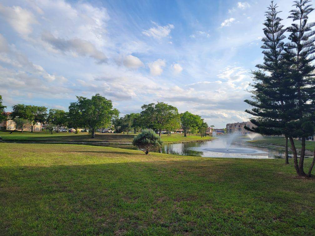 Sunrise, FL 33322,9241 Sunrise Lakes Blvd #309