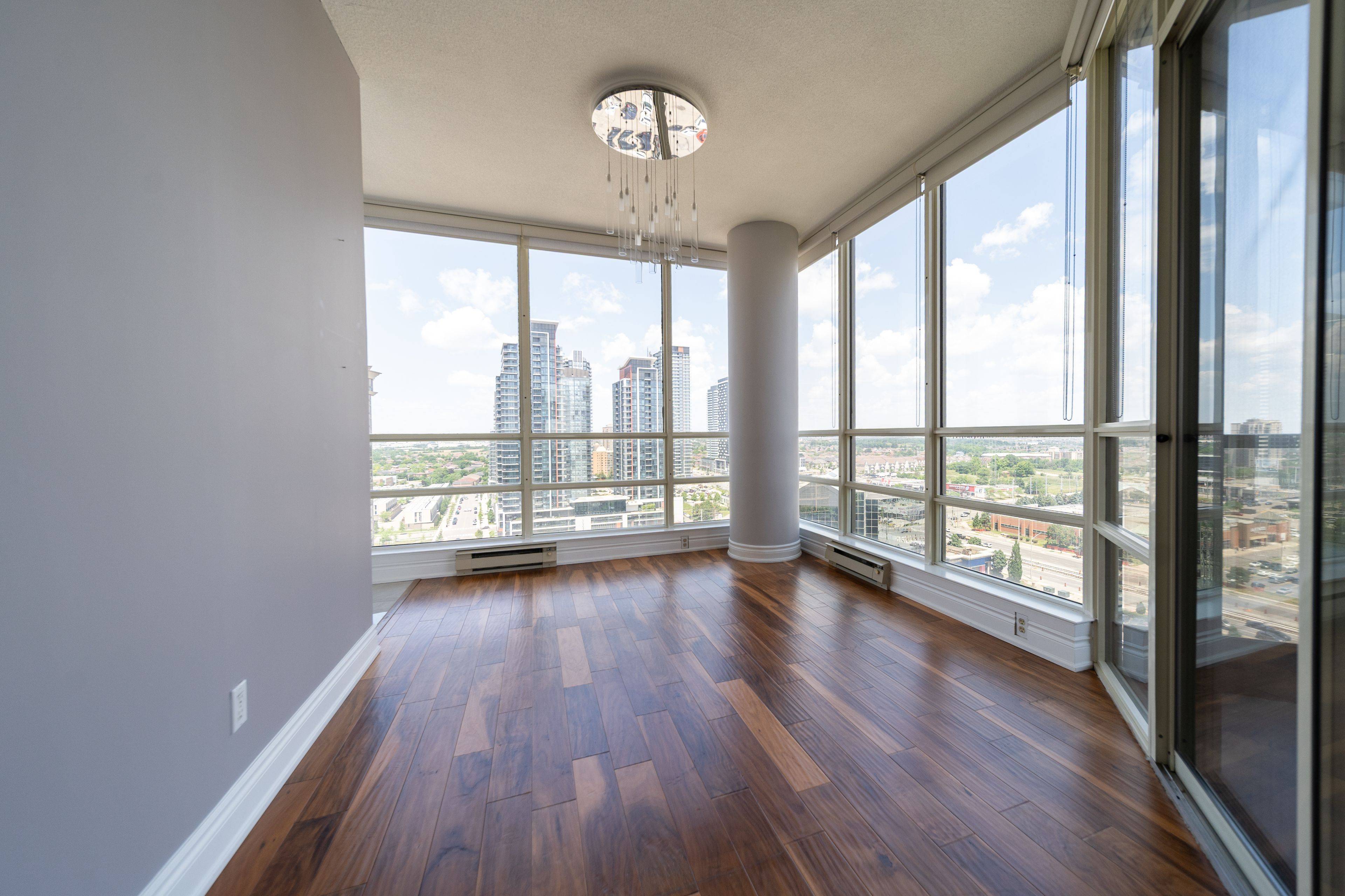 Mississauga, ON L5R 3K4,45 Kingsbridge Garden CIR #1910