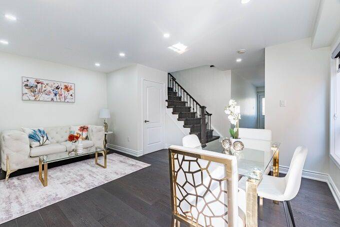 Mississauga, ON L5W 1K9,631 Rossellini DR
