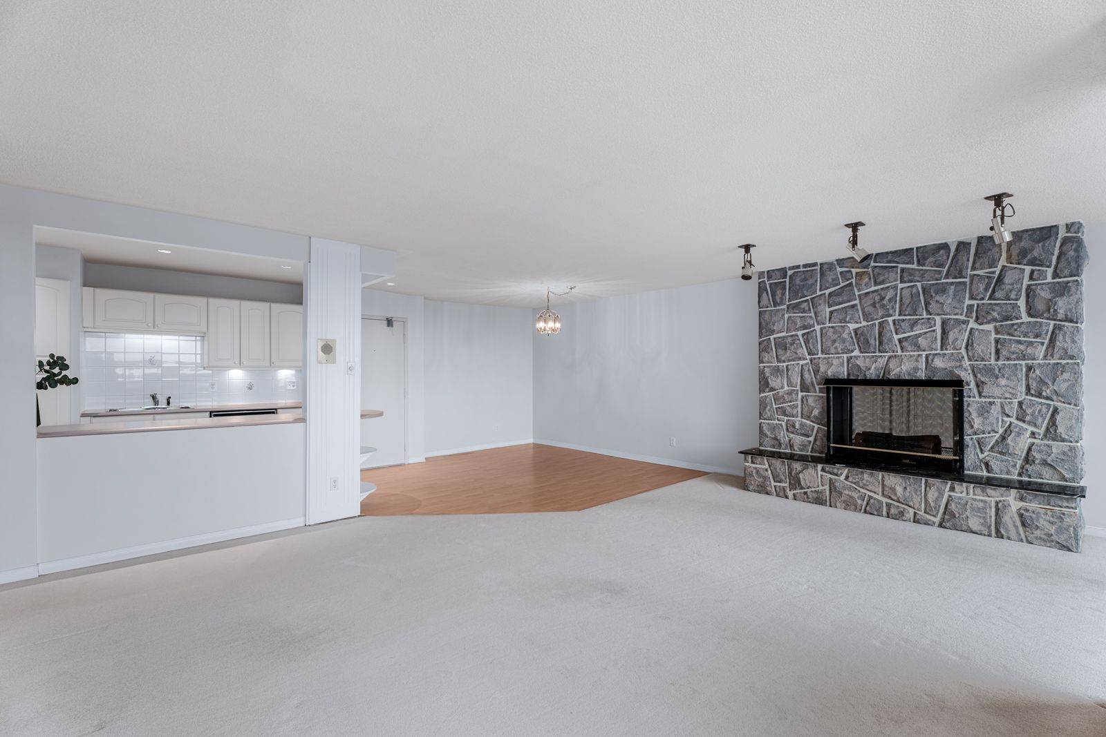 Manor Park - Cardinal Glen And Area, ON K1K 4C5,555 Brittany DR #PH9