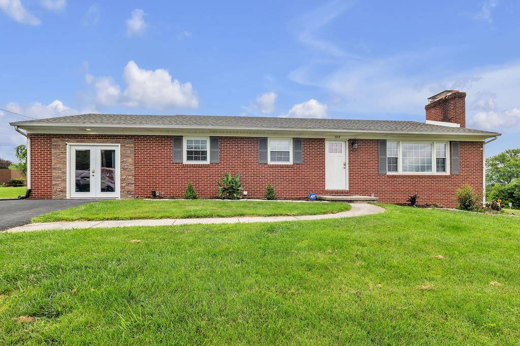 908 Middle Avenue, Marion, VA 24354