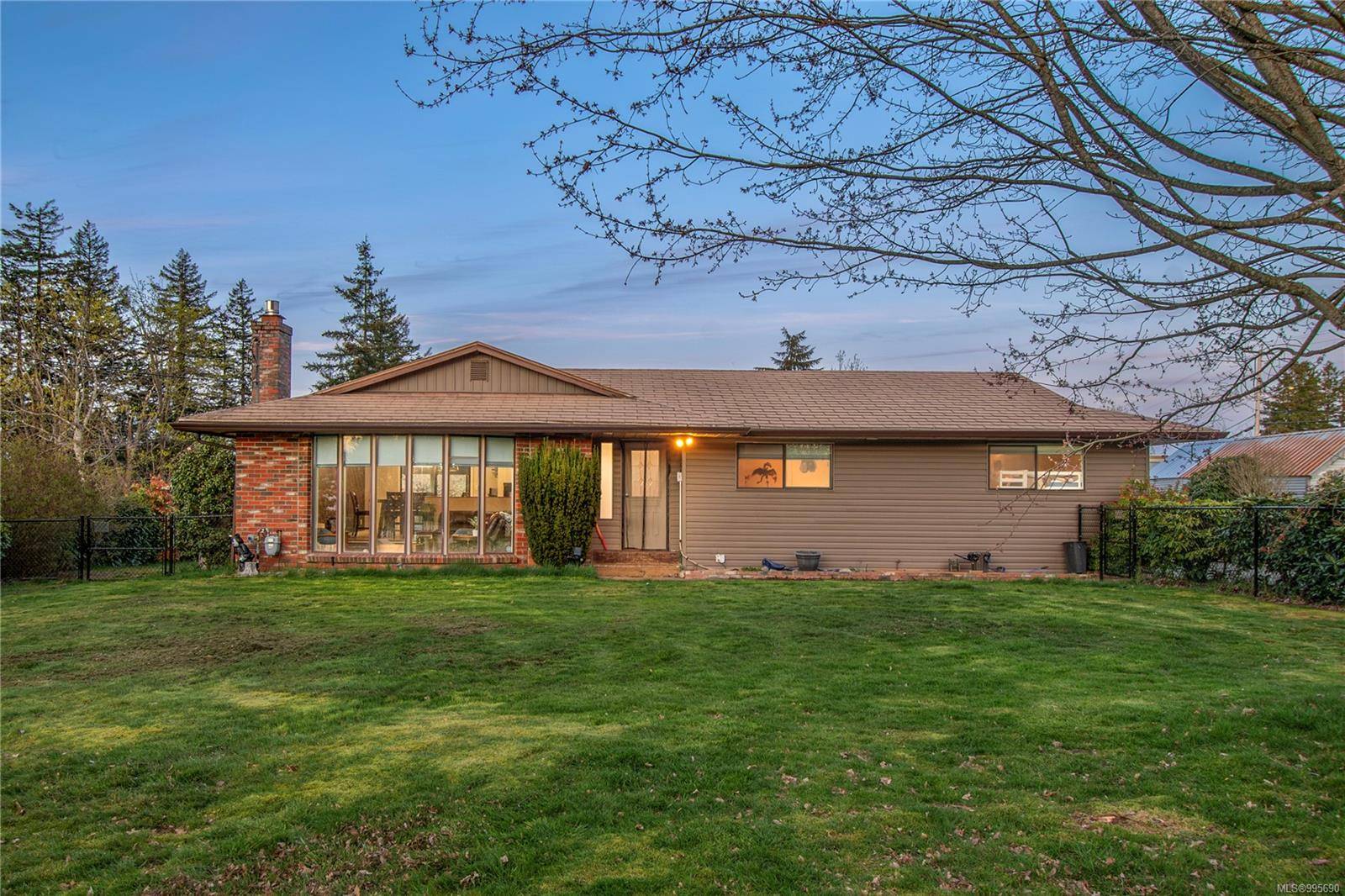 951 Northmore Rd, Campbell River, BC V9W 3L4