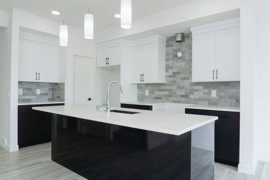 Calgary, AB T2X 5Z5,27 Legacy Glen HTS SE