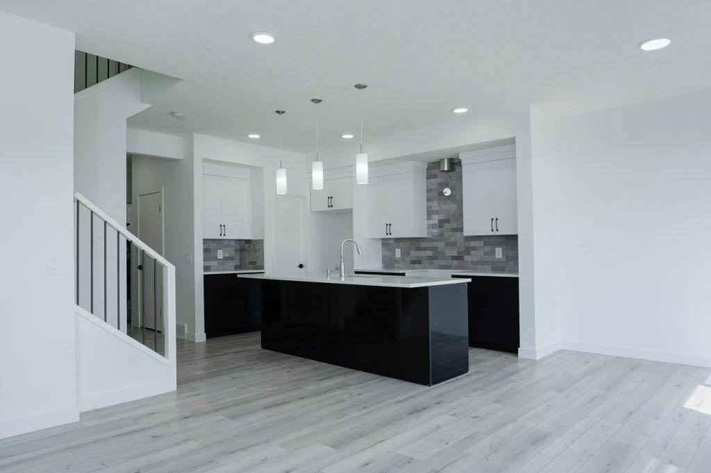 Calgary, AB T2X 5Z5,27 Legacy Glen HTS SE