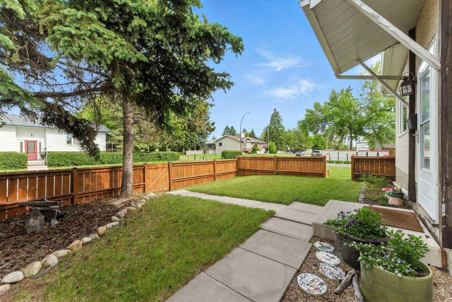 Calgary, AB T2B 0V3,3111 33 ST Southeast