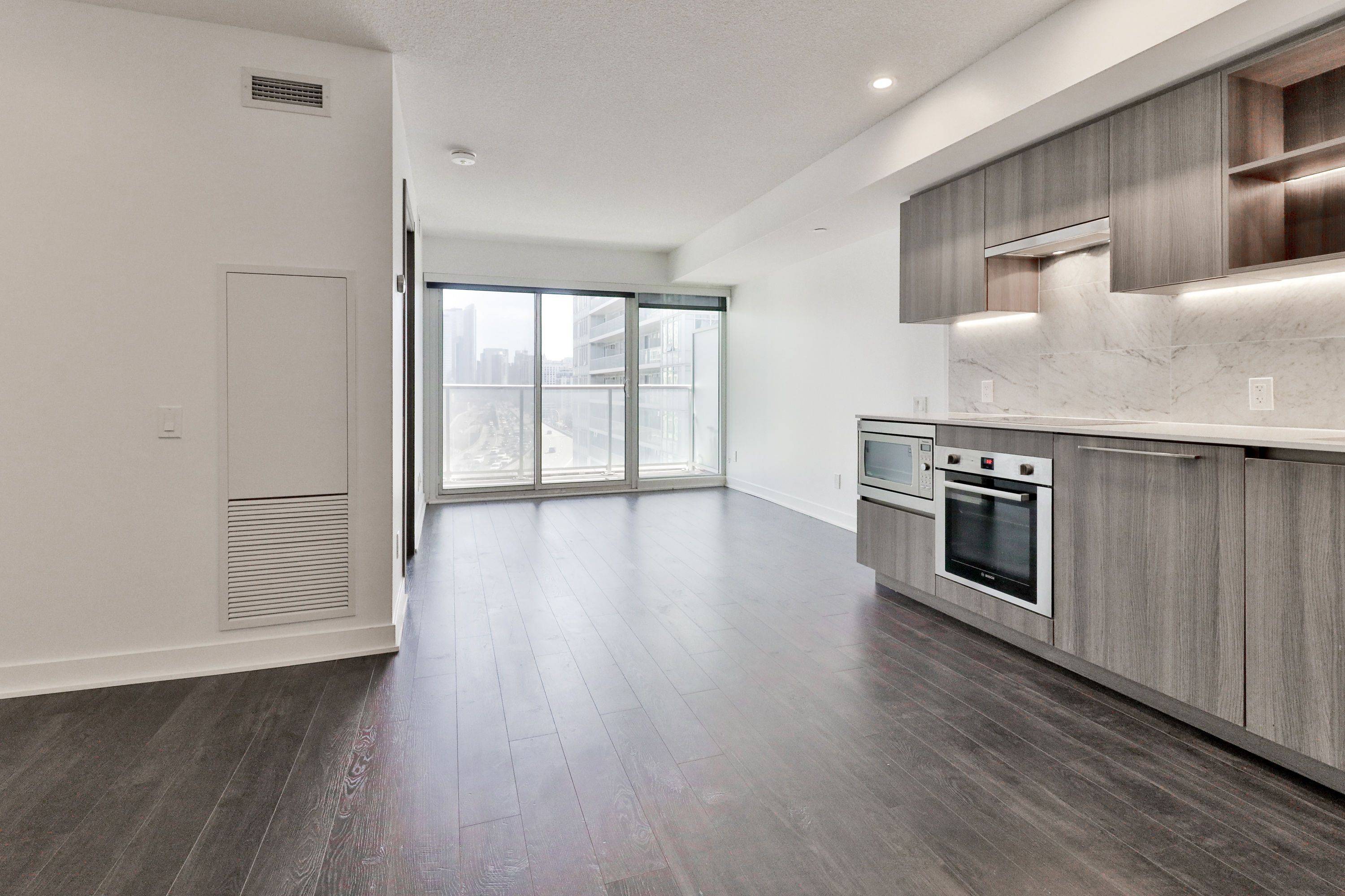 Toronto C01, ON M5V 0N2,19 Bathurst ST #1107