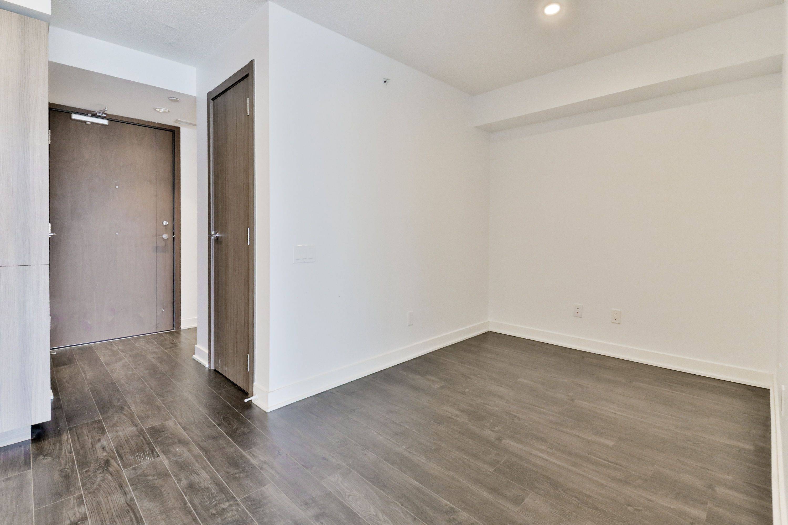 Toronto C01, ON M5V 0N2,19 Bathurst ST #1107