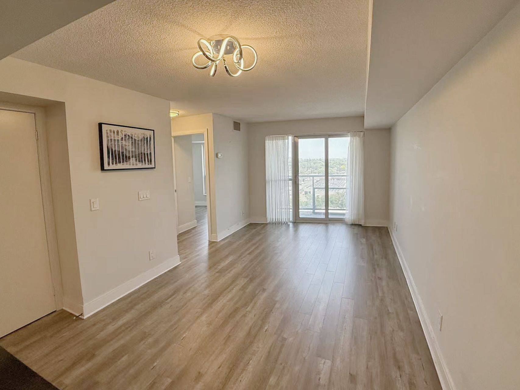 Toronto E07, ON M1S 0G4,135 Village Green SQ #1225