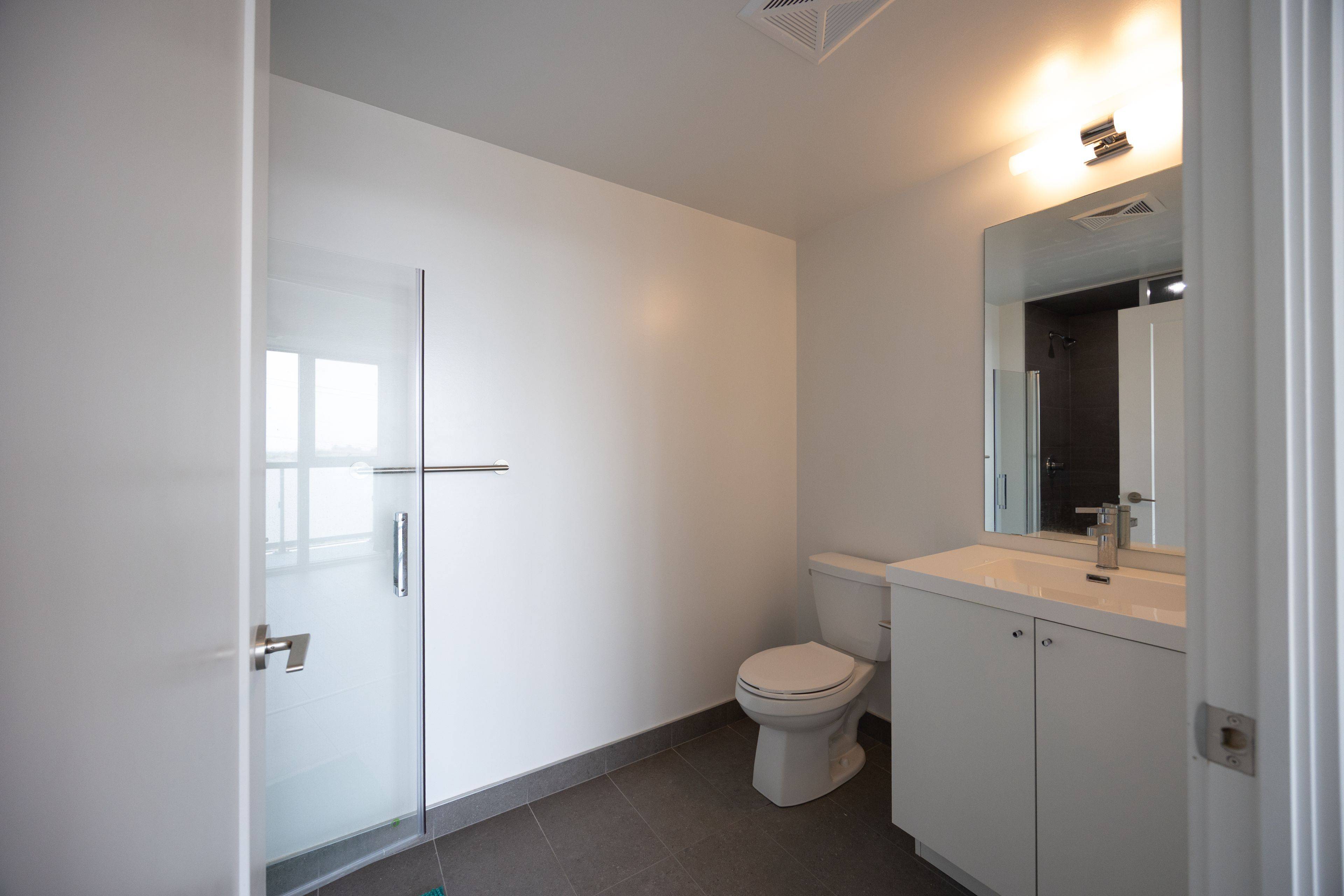 Oshawa, ON L1L 0W3,2545 SIMCOE ST N #412